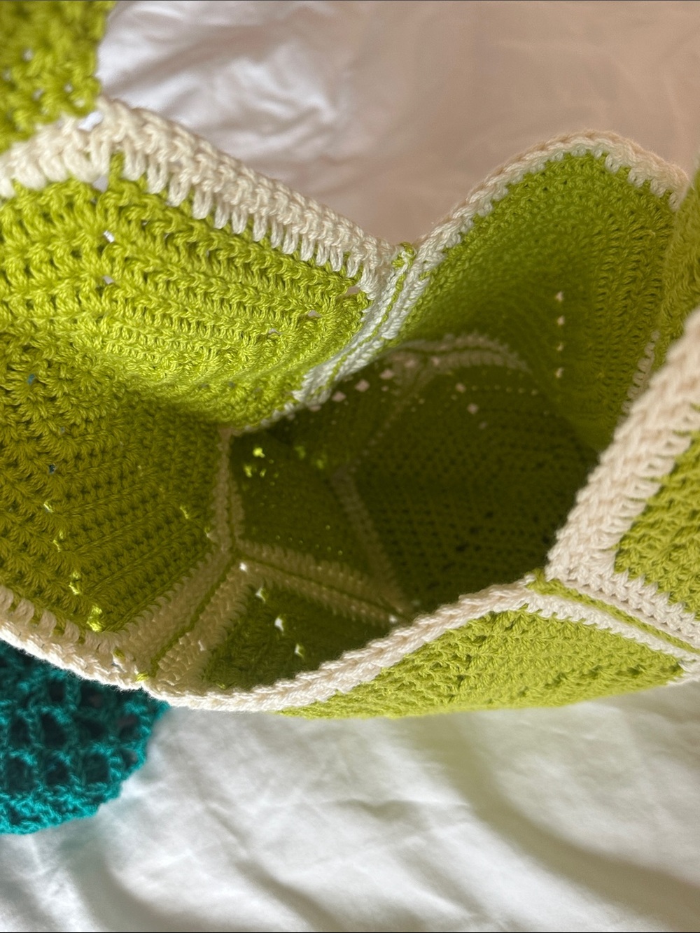 Green Crochet Hexagon Shoulder Bag with Cream Trim - Picture 3 of 3